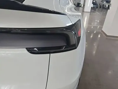 Tesla Model Y L