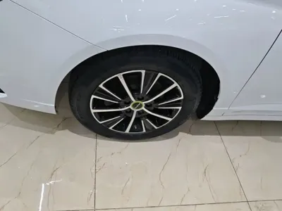 Roewe i5