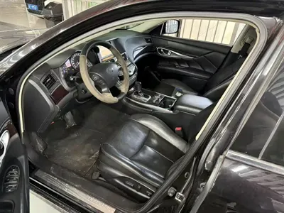 Infiniti Q70