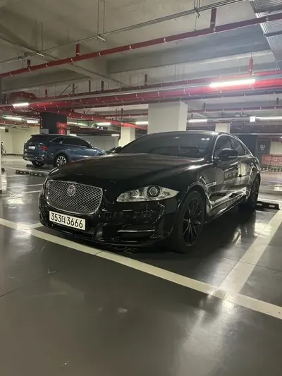 Jaguar XJ