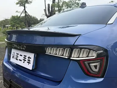 Lynk & Co 03