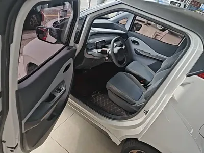 Baojun E200
