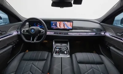 BMW i7