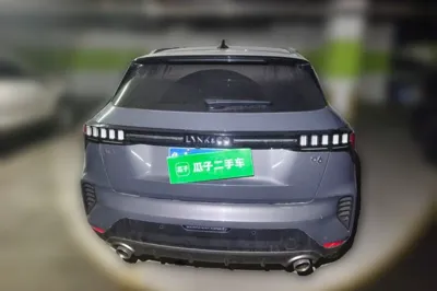 Lynk & Co 06