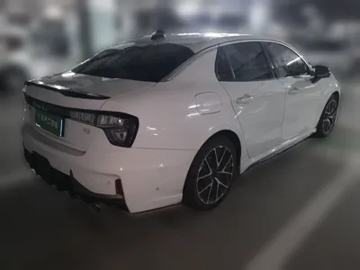 Lynk & Co 03