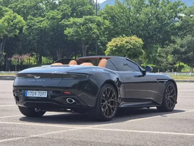 Astonmartin DB12