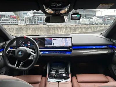 BMW i5