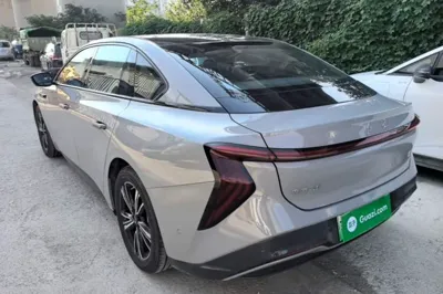 Hongqi EH7