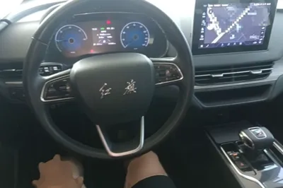 Hongqi E-QM5