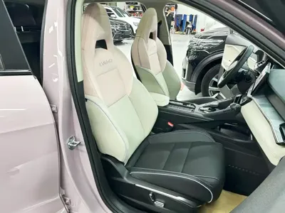 Lynk & Co 06