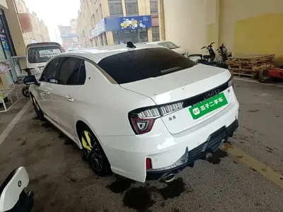 Lynk & Co 03