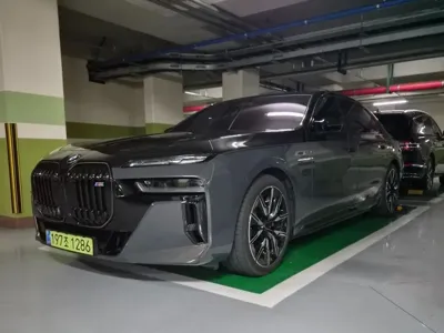 BMW i7