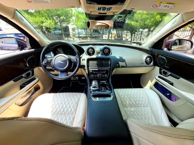 Jaguar XJ