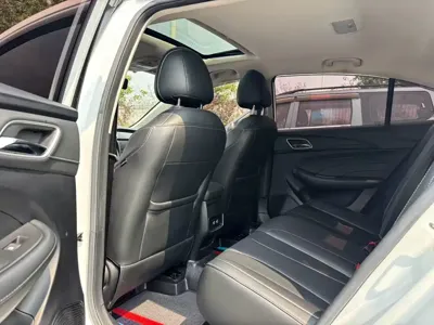 Roewe i5