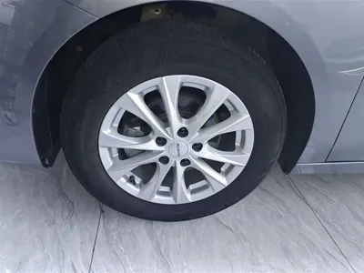 Roewe i5