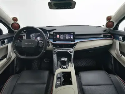 Lynk & Co 06