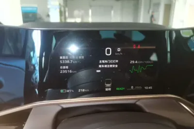 Hongqi EH7