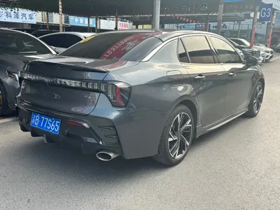 Lynk & Co 03
