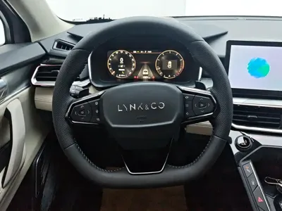 Lynk & Co 06