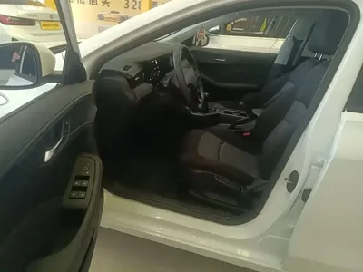 Roewe i5