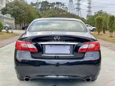 Infiniti M