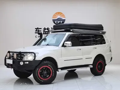 Mitsubishi Pajero (Import)