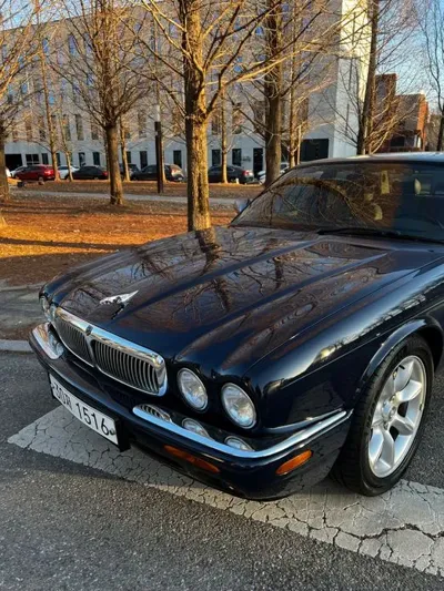 Jaguar XJ-8