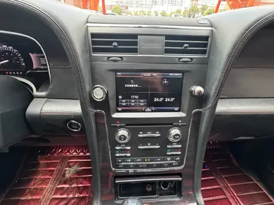 Lincoln Navigator
