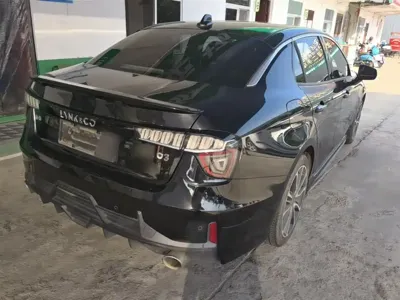 Lynk & Co 03