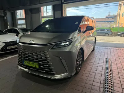 Lexus LM