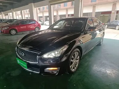 Infiniti Q70