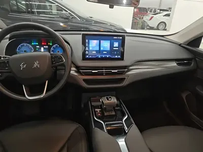 Hongqi Hongqi E-QM5