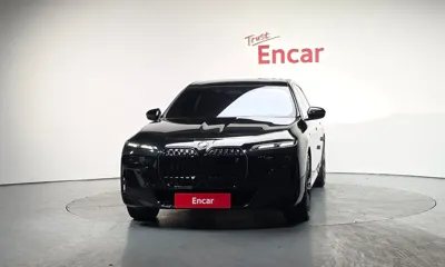 BMW i7