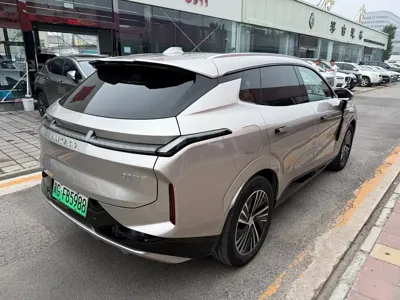 Lynk & Co 08 EM-P