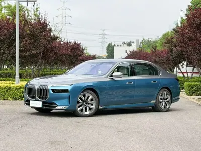 BMW i7