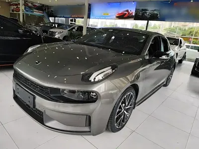 Lynk & Co 03
