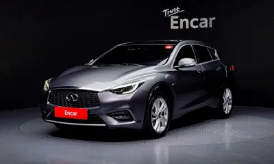 Infiniti Q30