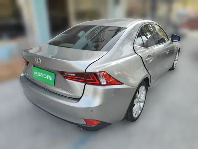 Lexus IS