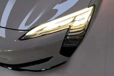 Hongqi EH7