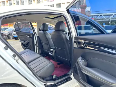 Roewe i5