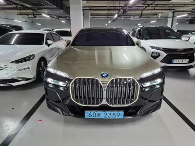 BMW i7