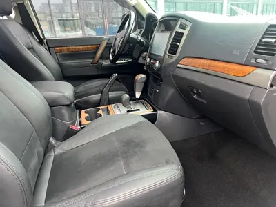 Mitsubishi Pajero (Import)