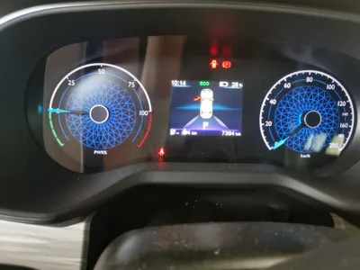 Hongqi E-QM5