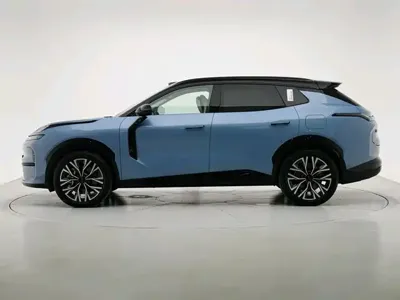Lynk & Co 08 EM-P