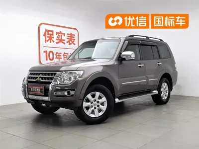 Mitsubishi Pajero (Import)