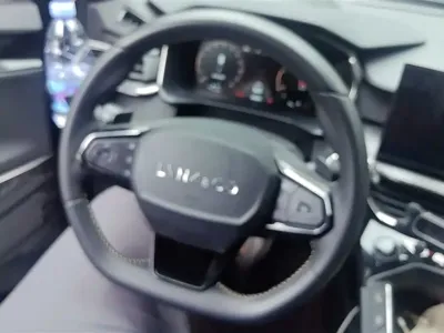 Lynk & Co 06