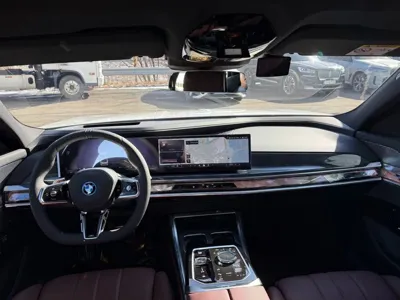 BMW i7