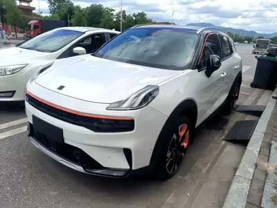 Lynk & Co 06
