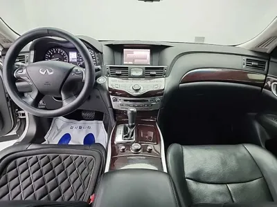 Infiniti M