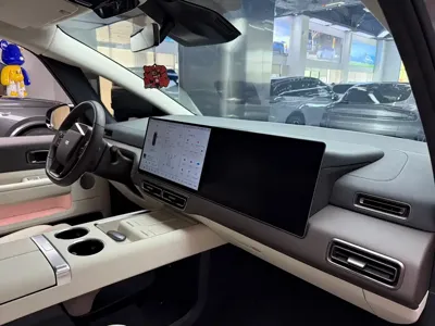 Li Auto Li MEGA